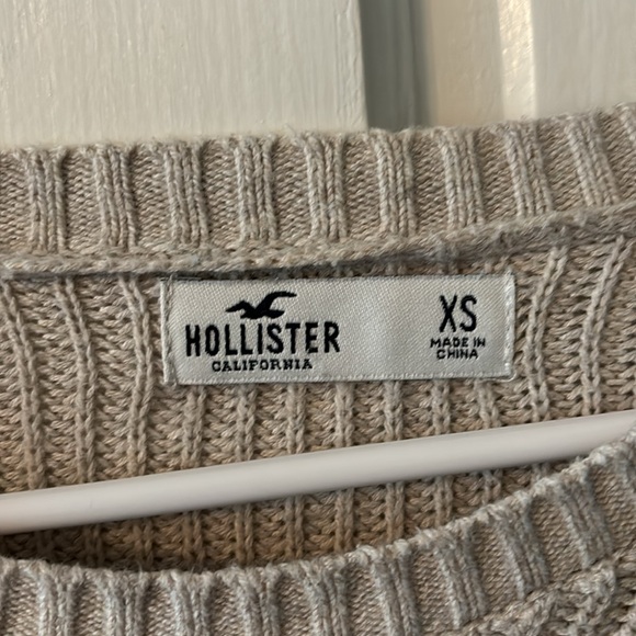 BUNDLE OF SWEATERS - Picture 3 of 13